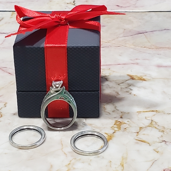 Engagement ring - Picture 1 of 1